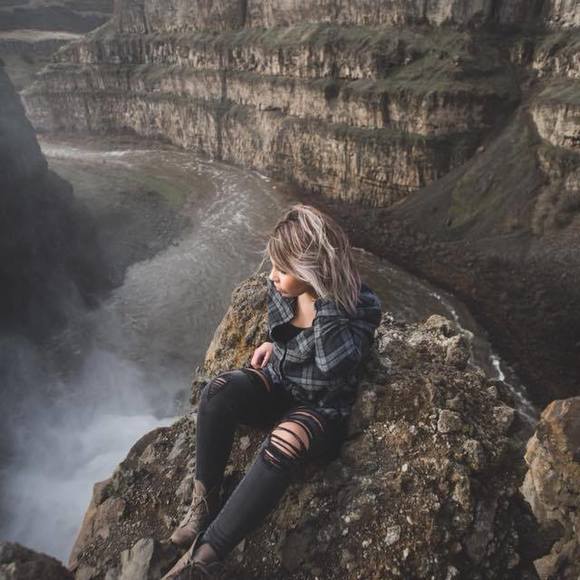 Meet your Posher, Deja - Picture 1 of 1